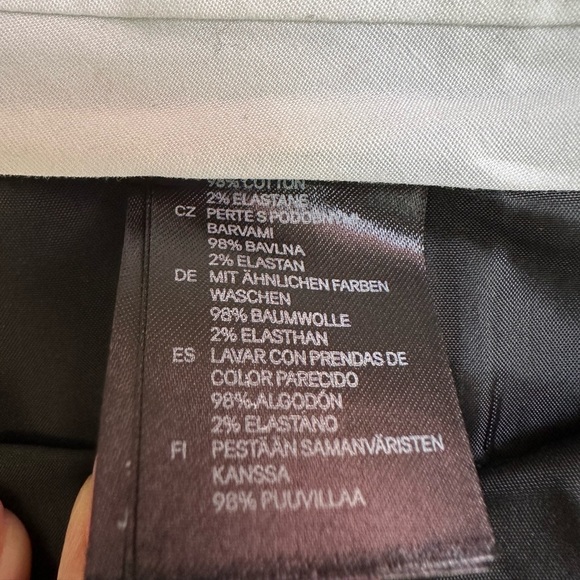 H&M  Set Tapered Cropped Pants Black & Pink Floral Size 4 / Top Size 6 - Picture 12 of 16